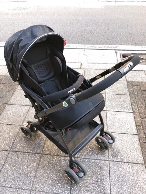 神奈川県相模原市のお客様からベビー用品 アップリカ　ベビーカー　オプティアプレミアム 買取