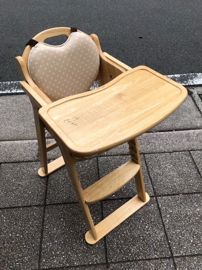 横浜市青葉区のお客様からベビー用品 カトージ 木製ハイチェア ステップ切り替え 買取