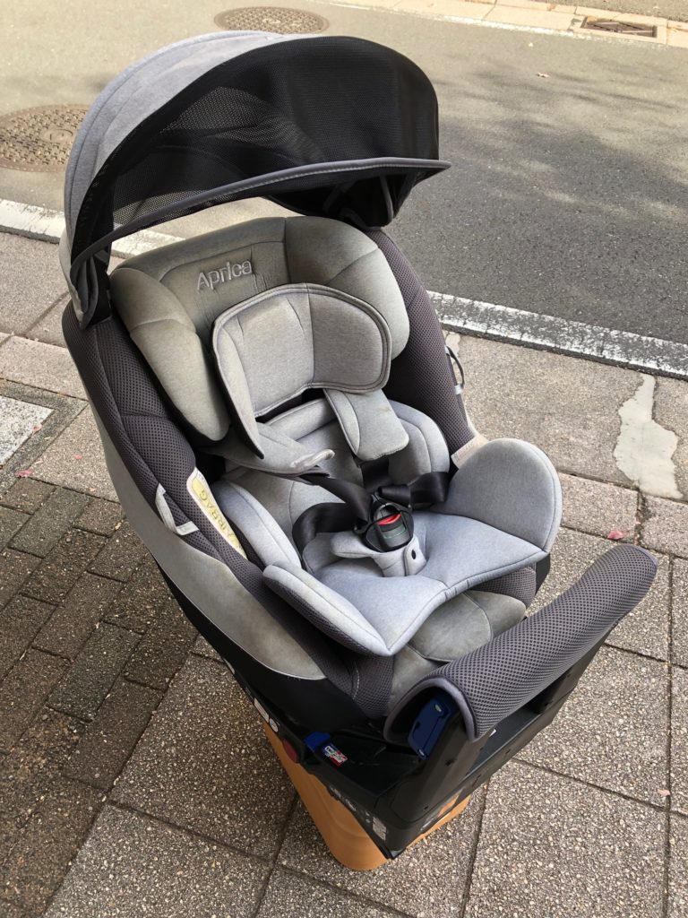 横浜市青葉区のお客様からベビー用品 アップリカ チャイルドシート クルリラAC 買取