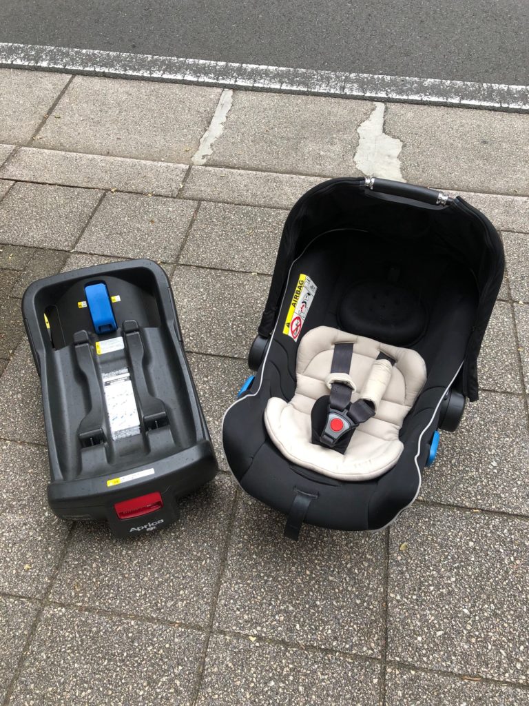 東京都品川区のお客様からベビー用品 アップリカ　ベビーシート&ベース　スムーヴインファントカーシート&ベース 買取