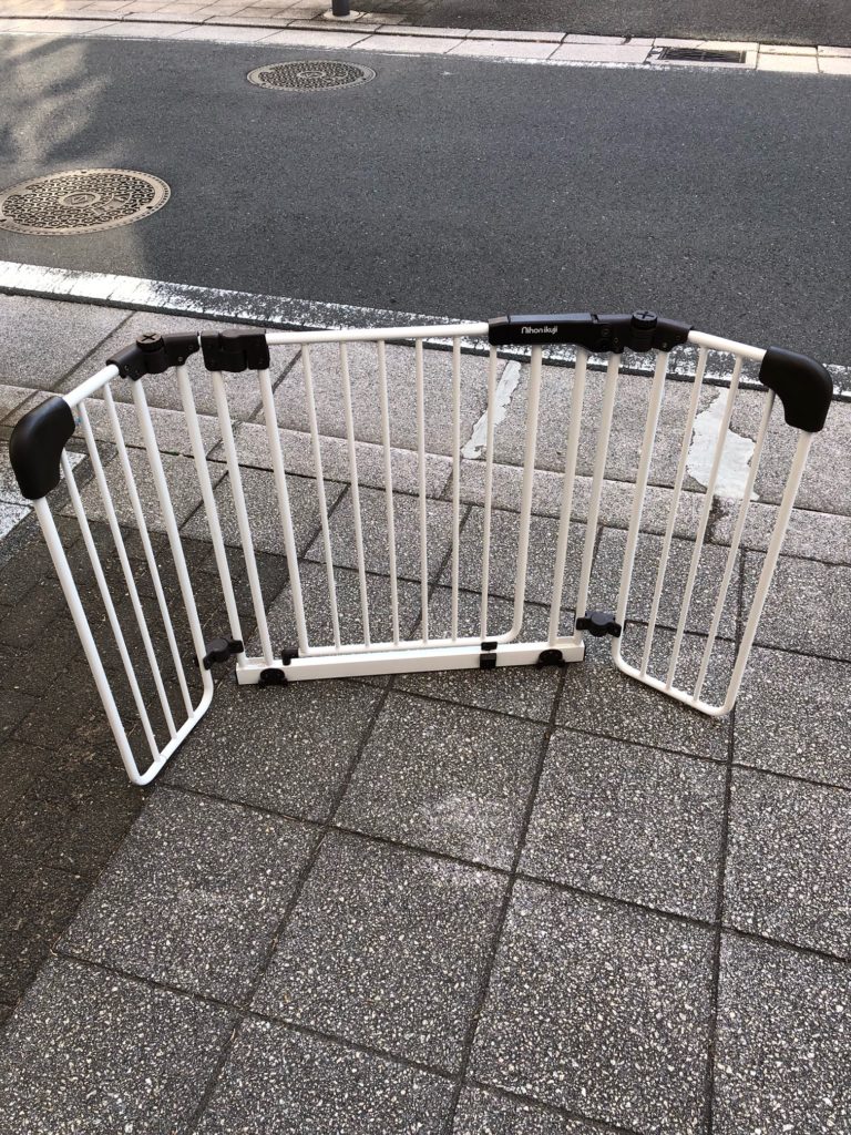 横浜市鶴見区のお客様からベビー用品　日本育児　ベビーゲート　おくトビラ 買取